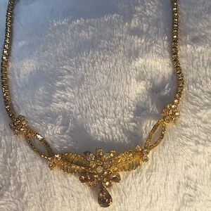 Elegant Gold Necklace with Floral Accents